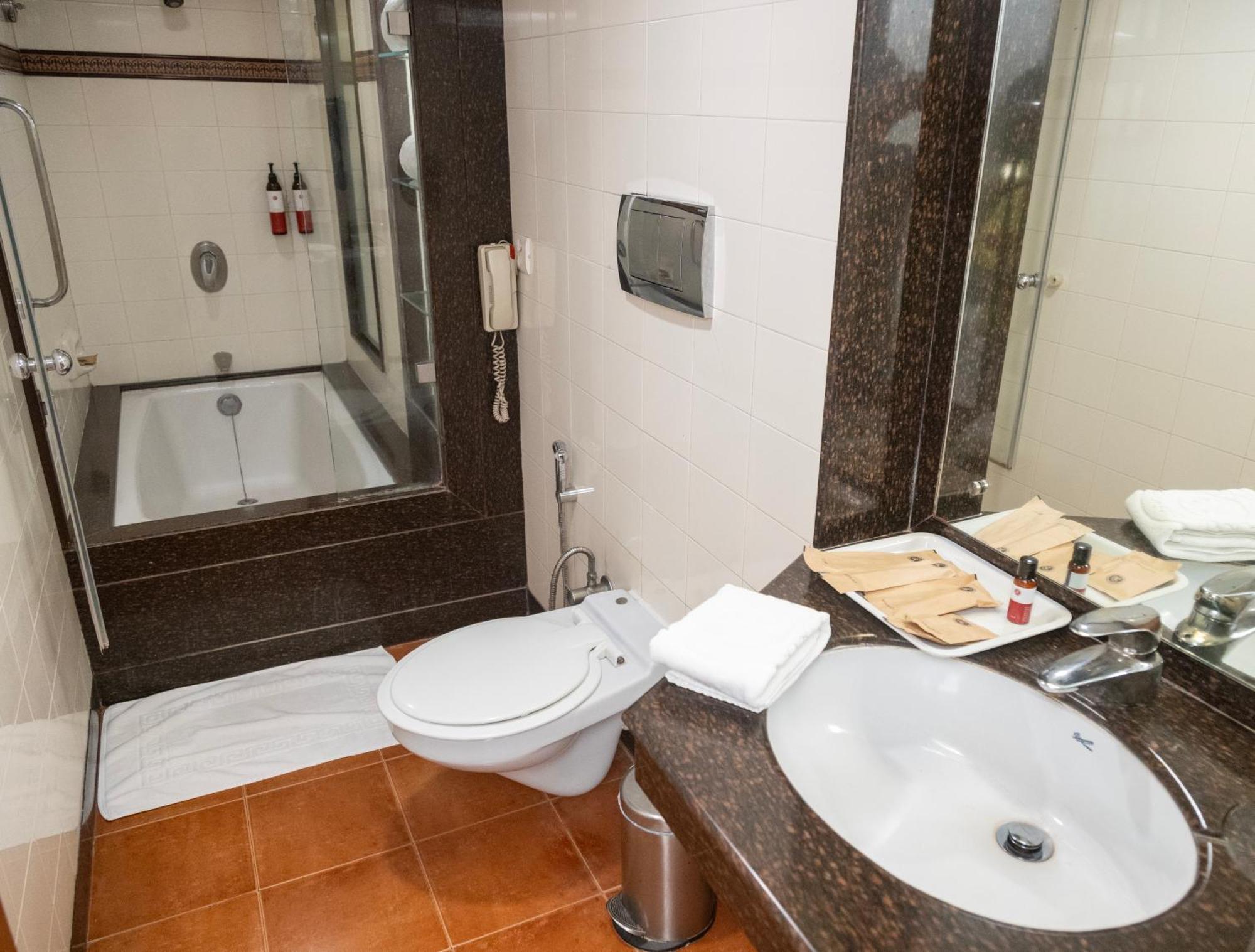 Ramee Guestline Hotel Dadar — Photos 2